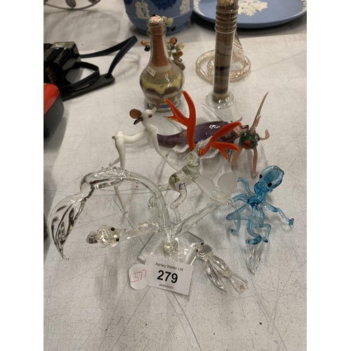 279 - A GROUP OF GLASSWARE ANIMALS, BLUE OCTOPUS ETC