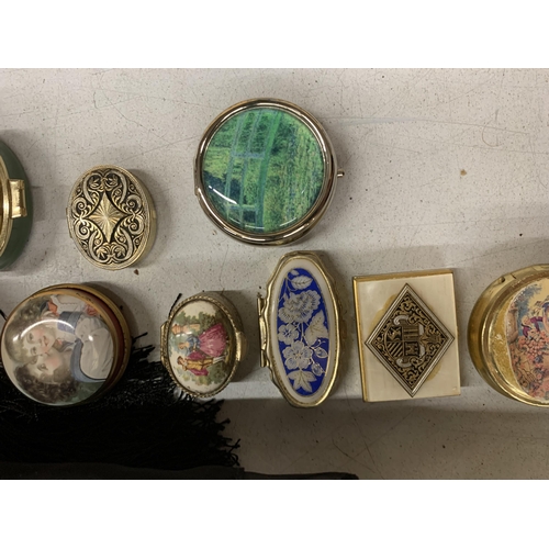 282 - A MIXED GROUP OF VINTAGE PURSES, BAGS, TRINKET BOXES ETC