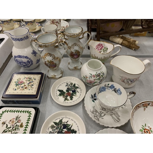 284 - A MIXED GROUP OF CERAMICS TO INCLUDE WEDGWOOD, ROYAL WORCESTER ETC