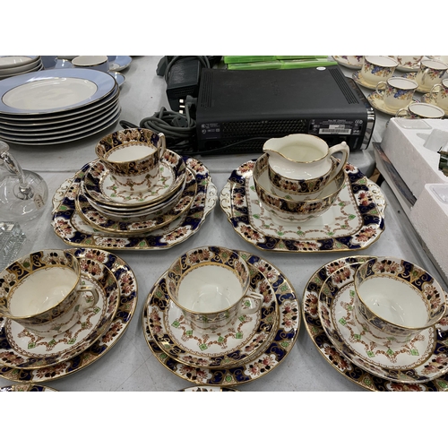 286 - A LARGE EDWARDIAN TEA SET, CUPS, SAUCERS, SIDE PLATES ETC