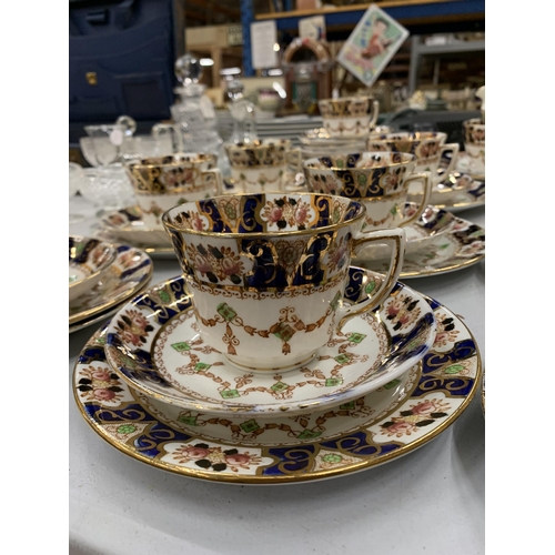 286 - A LARGE EDWARDIAN TEA SET, CUPS, SAUCERS, SIDE PLATES ETC