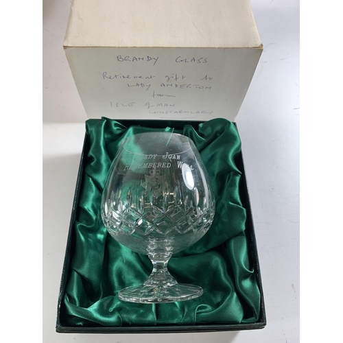 66 - * A COLLECTION OF THREE BOXED PRESENTATION ITEMS, GLASS VASE FROM GMP SENIOR OFFICERS, MESS 1991, BR... 