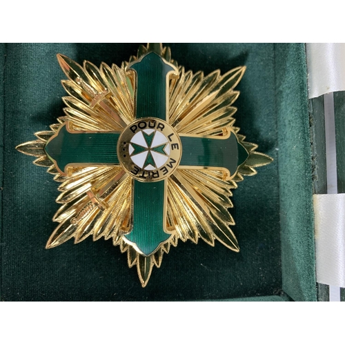 85 - * A BOXED BREAST BADGE FOR A KNIGHT OF THE ORDER OF LAZARUS OF JERUSALEM, WHITE METAL NECK CHAIN AND... 