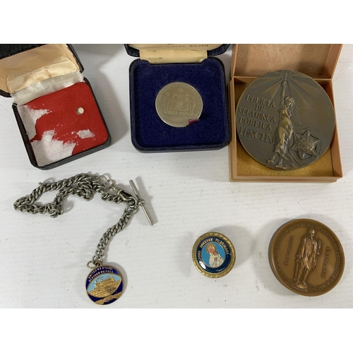 86 - * A LARGE PORTUGUESE POLICE BRONZE MEDAL, CASED METROPOLITAN POLICE 150TH ANNIVERSARY MEDAL, SALFORD... 