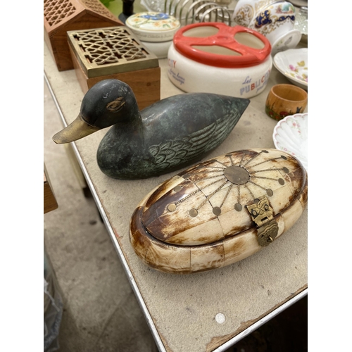 1981 - A COLLECTION OF CERAMICS AND GLASS, WOODEN BOX, DUCK ETC