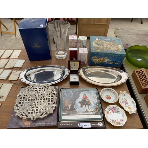 1982 - A MIXED LOT TO INCLUDE ROYAL CROWN DERBY PIN DISHES, SILVER PLATED TRIVET, GLENEAGLES CRYSTAL VASE E... 