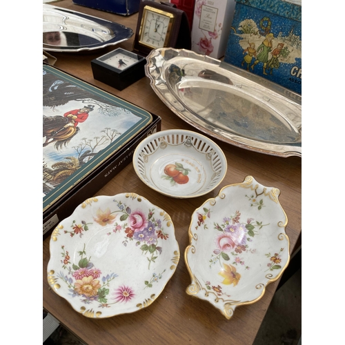 1982 - A MIXED LOT TO INCLUDE ROYAL CROWN DERBY PIN DISHES, SILVER PLATED TRIVET, GLENEAGLES CRYSTAL VASE E... 