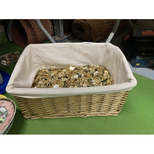 1103 - A WICKER BASKET CONTAINING ASSORTED BUTTONS AND STUDS