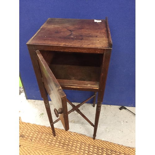 100 - A VICTORIAN MAHOGANY SINGLE DOOR CELLARETTE CUPBOARD ON X STRETCHER SPINDLE SUPPORTS