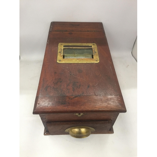 19 - A VINTAGE OAK CASH REGISTER WITH CASH REGISTER