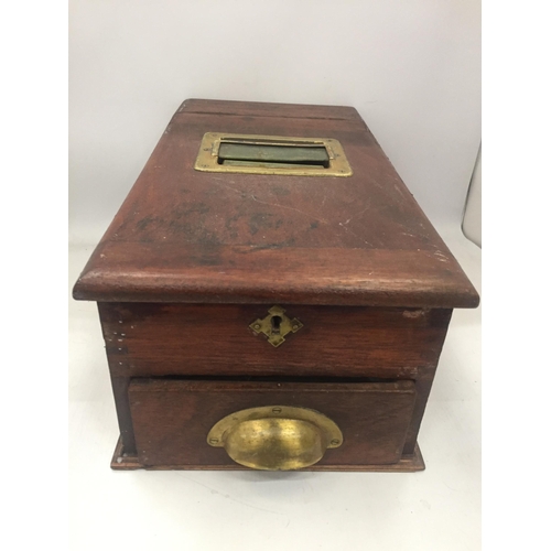 19 - A VINTAGE OAK CASH REGISTER WITH CASH REGISTER