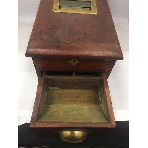 19 - A VINTAGE OAK CASH REGISTER WITH CASH REGISTER