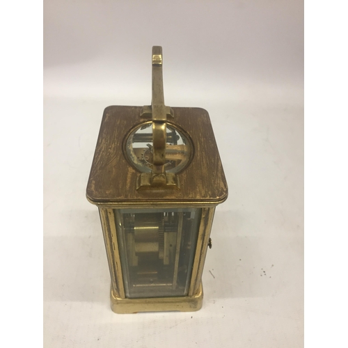 9 - A FRENCH ANTIQUE BRASS CASED CARRIAGE CLOCK WITH KEY