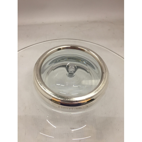 98 - AN ABSTRACT CLEAR GLASS BOWL WITH HALLMARKED SILVER RIM