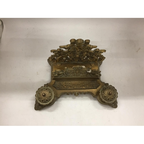 121 - A VINTAGE BRASS DESK SET INCLUDING INKWELLS AND A LETTER RACK