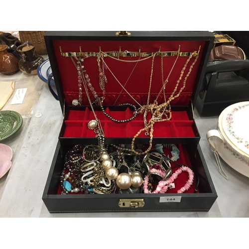 144 - A JEWELLERY BOX CONTAINING A QUANTITY OF COSTUME JEWELLERY TO INCLUDE NECKLACES, BRACELETS, ETC