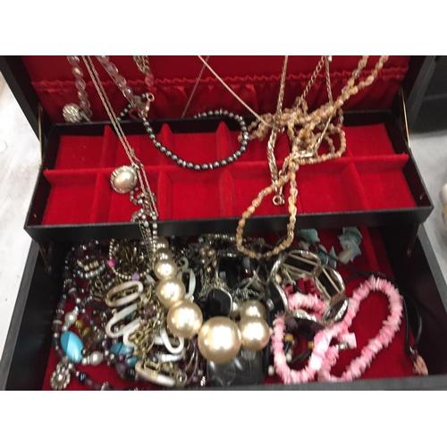 144 - A JEWELLERY BOX CONTAINING A QUANTITY OF COSTUME JEWELLERY TO INCLUDE NECKLACES, BRACELETS, ETC