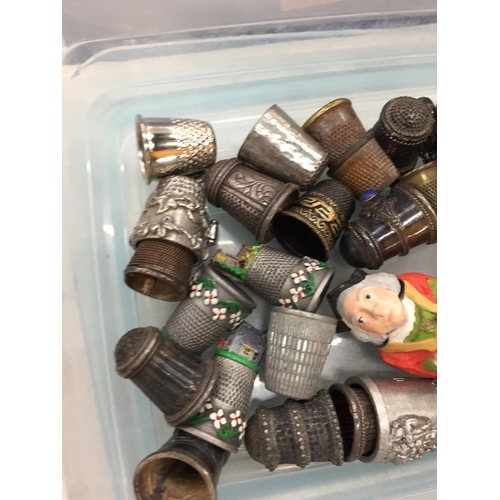 168 - A COLLECTION OF VINTAGE METAL THIMBLES