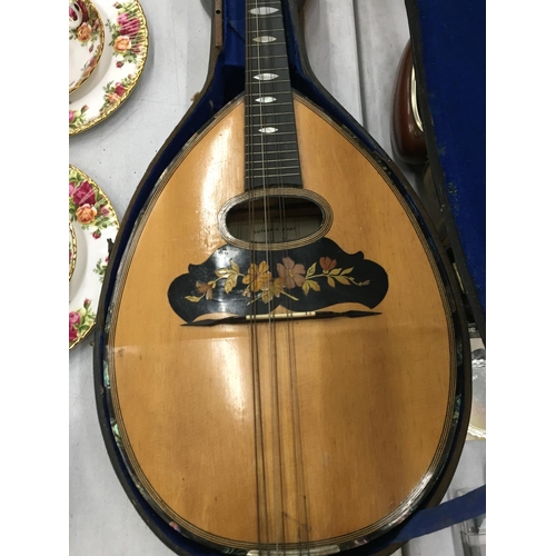 173 - A 1903 LOUIS HURY MANDOLINE IN CASE