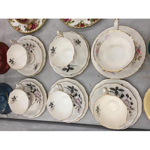 174 - A QUANTITY OF VINTAGE CHINA TRIOS TO INCLUDE ROYAL 'QUEEN'S MESSENGER', 'OLD COUNTRY ROSES', AYNSLEY... 