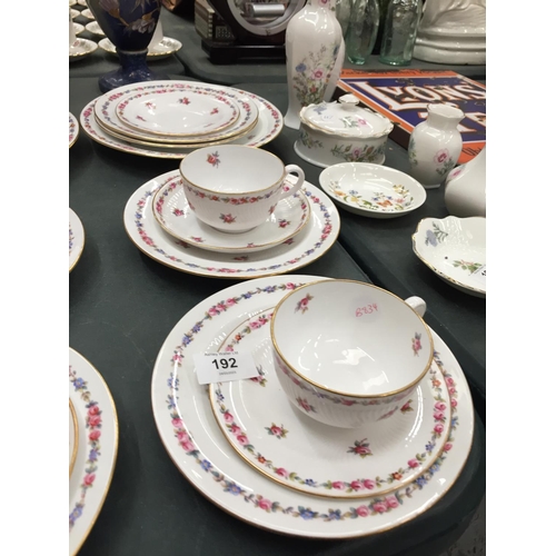 192 - A QUANTITY OF 19TH CENTURY COPELAND SPODE CUPS, SAUCERS AND PLATES PLUS A MUFFIN DISH WITH CABBAGE R... 