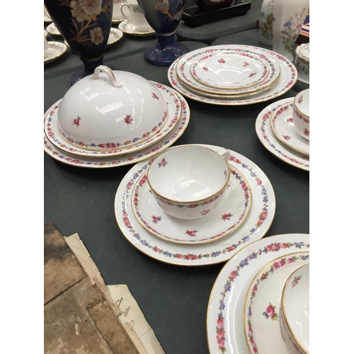 192 - A QUANTITY OF 19TH CENTURY COPELAND SPODE CUPS, SAUCERS AND PLATES PLUS A MUFFIN DISH WITH CABBAGE R... 