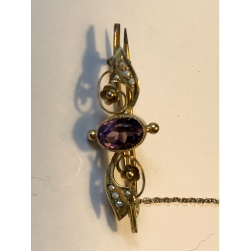 457 - A 9 CARAT GOLD BROOCH WITH AMETHYST AND SEE PEARLS GROSS WEIGHT 2.52 GRAMS IN A PRESENTATION BOX