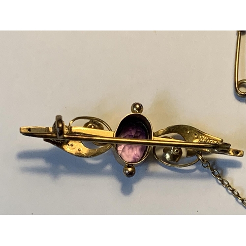 457 - A 9 CARAT GOLD BROOCH WITH AMETHYST AND SEE PEARLS GROSS WEIGHT 2.52 GRAMS IN A PRESENTATION BOX