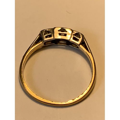 459 - AN 18 CARAT GOLD RING WITH THREE IN LINE DIAMONDS SIZE M/N