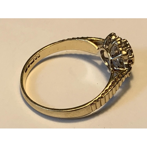 464 - A 9 CARAT GOLD DIAMOND RING IN THE STYLE OF A DAISY SIZE K