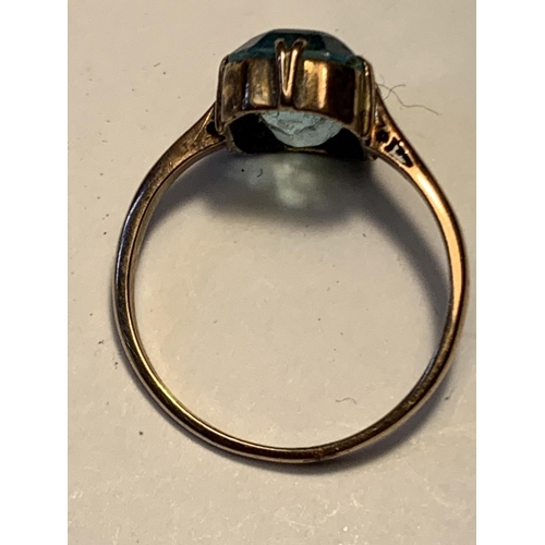 516 - A 9 CARAT GOLD RING WITH A LARGE AQUA MARINE STONE SIZE N/O GROSS WEIGHT 2.38 GRAMS