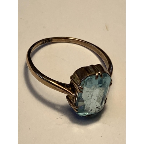 516 - A 9 CARAT GOLD RING WITH A LARGE AQUA MARINE STONE SIZE N/O GROSS WEIGHT 2.38 GRAMS