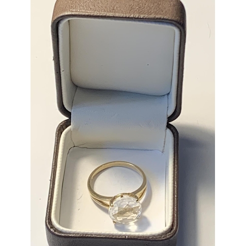 619 - A 9 CARAT GOLD RING WITH A LARGE CENTRE CLEAR STONE SIZE T WITH A PRESENTATION BOX