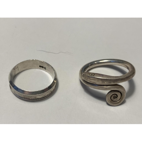 629 - FIVE VARIOUS SILVER RINGS