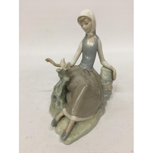 708 - A LLADRO FIGURINE - SHEPHERDESS WITH DOVE - 17 CM