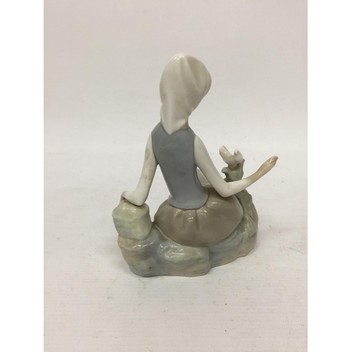 708 - A LLADRO FIGURINE - SHEPHERDESS WITH DOVE - 17 CM