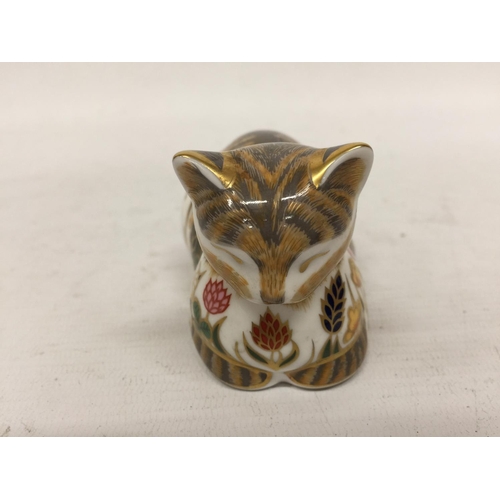 719 - A ROYAL CROWN DERBY COTTAGE GARDEN CAT (SECONDS) WITH SILVER STOPPER