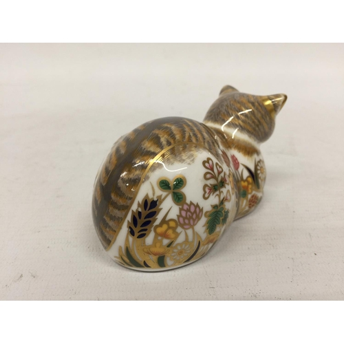 719 - A ROYAL CROWN DERBY COTTAGE GARDEN CAT (SECONDS) WITH SILVER STOPPER