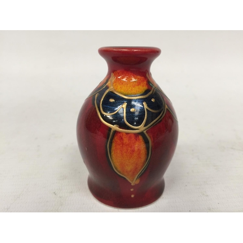 742 - AN ANITA HARRIS PEACOCK VASE - 8.5 CM