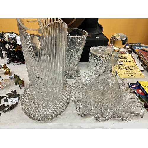 834A - A QUANTITY OF GLASS WARE TO INCLUDE VASES, DECANTERS, SERVING BOWLS, ETC.,