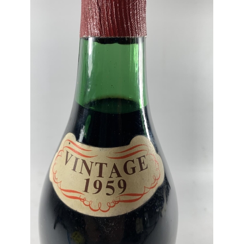 385 - A 1959 VINTAGE BOTTLE OF GRANDS VINS DE BOURGOGNE BEAUJOLAIS