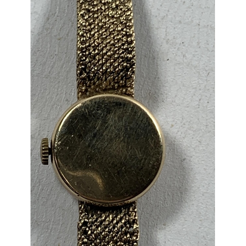 443 - A 9 CARAT GOLD ROTARY WRIST WATCH WITH 9 CARAT GOLD STRAP - WEIGHT EXCLUDING MOVEMENT 19 GRAMS