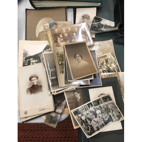 820 - A COLLECTION OF ANTIQUE AND VINTAGE FAMILY PHOTOGRAPHS