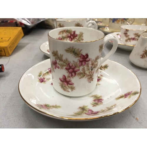 825 - A QUANTITY OF VINTAGE TEACUPS AND SAUCERS TO INCLUDE ROYAL STAFFORD 'OREGON GRAPE', AYNSLEY PLUS ANT... 