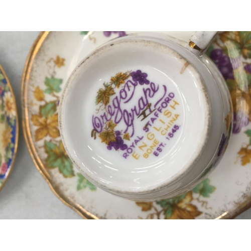 825 - A QUANTITY OF VINTAGE TEACUPS AND SAUCERS TO INCLUDE ROYAL STAFFORD 'OREGON GRAPE', AYNSLEY PLUS ANT... 