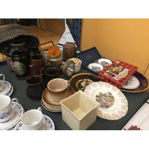 837 - A LARGE MIXED LOT TO INCLUDE A VINTAGE PIFCO LAMP, ROYAL WORCESTER BOXED PIN DISHES, CUPS, SAUCERS, ... 