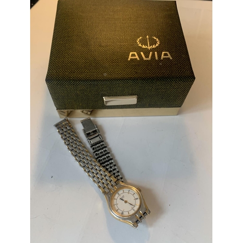 676 - TWO WATCHES TO INCLUDE A LADIES BOXED VINTAGE AVIA WITH LEATHER STRAP AND A CITIZEN