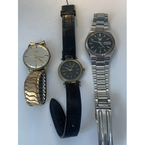 688 - THREE VINTAGE WRIST WATCHES TO INCLUDE A VITESSA 17 JEWELS (NO CROWN WINDER), AN RJM AND A SEIKO AUT... 