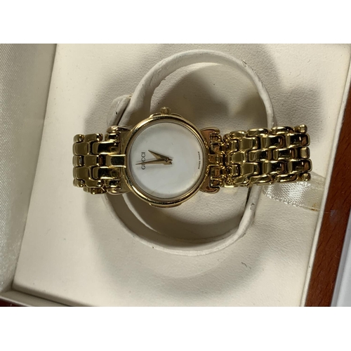 697 - A GUCCI WRIST WATCH IN A PRESENTATION BOX