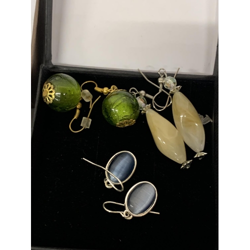 700 - FOUR PAIRS OF EARRINGS AND A BOXED NECKLACE AND EARRING SET